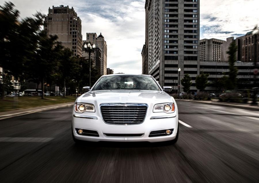  Chrysler 300C Motown Edition 2013 года  (фото 7 из 39)